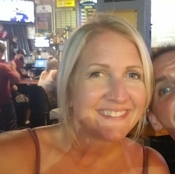 Meet your Posher, Lisa - Picture 1 of 1